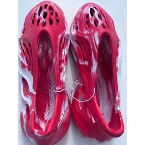 Foam Yeezy like Runner Shoe slides red/white size 38 US 7.5 NEW without tags